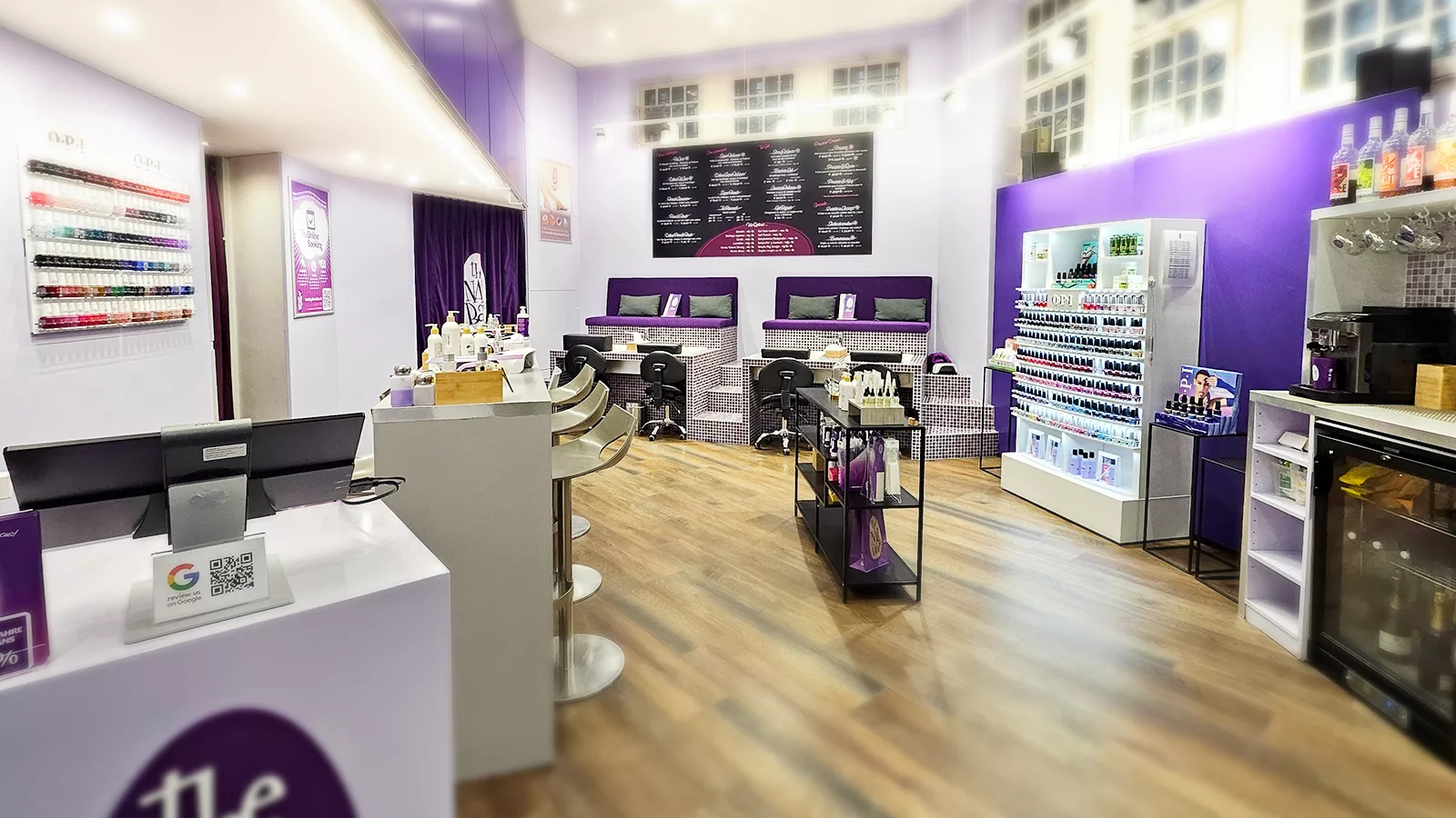 Renovierung der Nail Bar in Lausanne - Bundesgericht: Ergonomisches Mobiliar, Vibrierende Farben und eine aufgefrischte Marke!